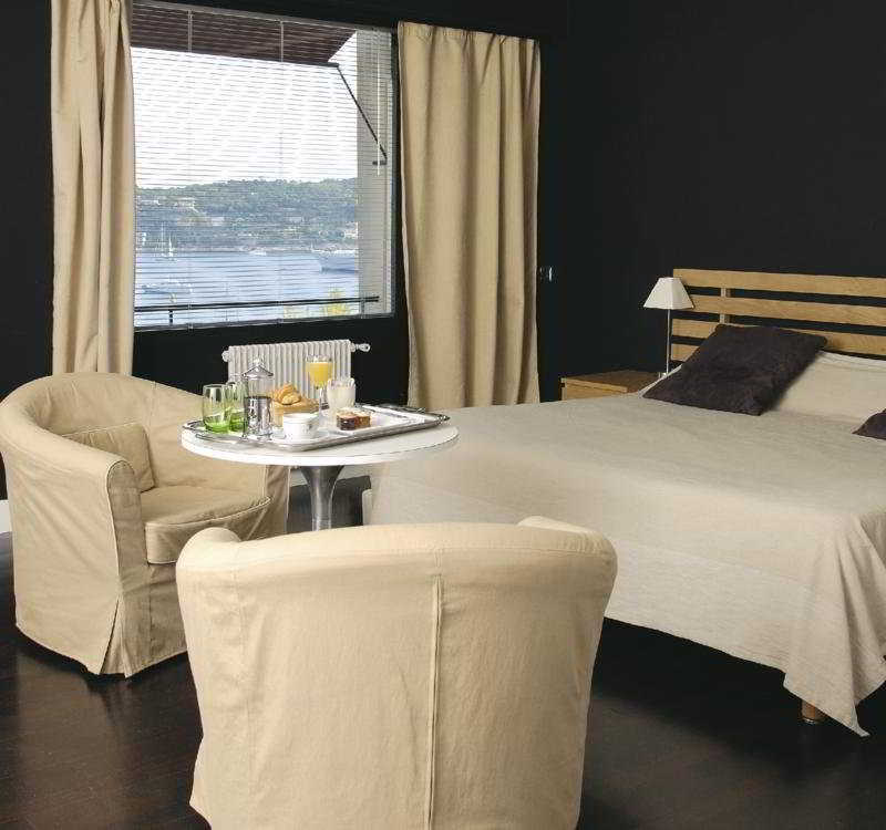 Hotel Le Versailles Villefranche-sur-Mer Exterior photo